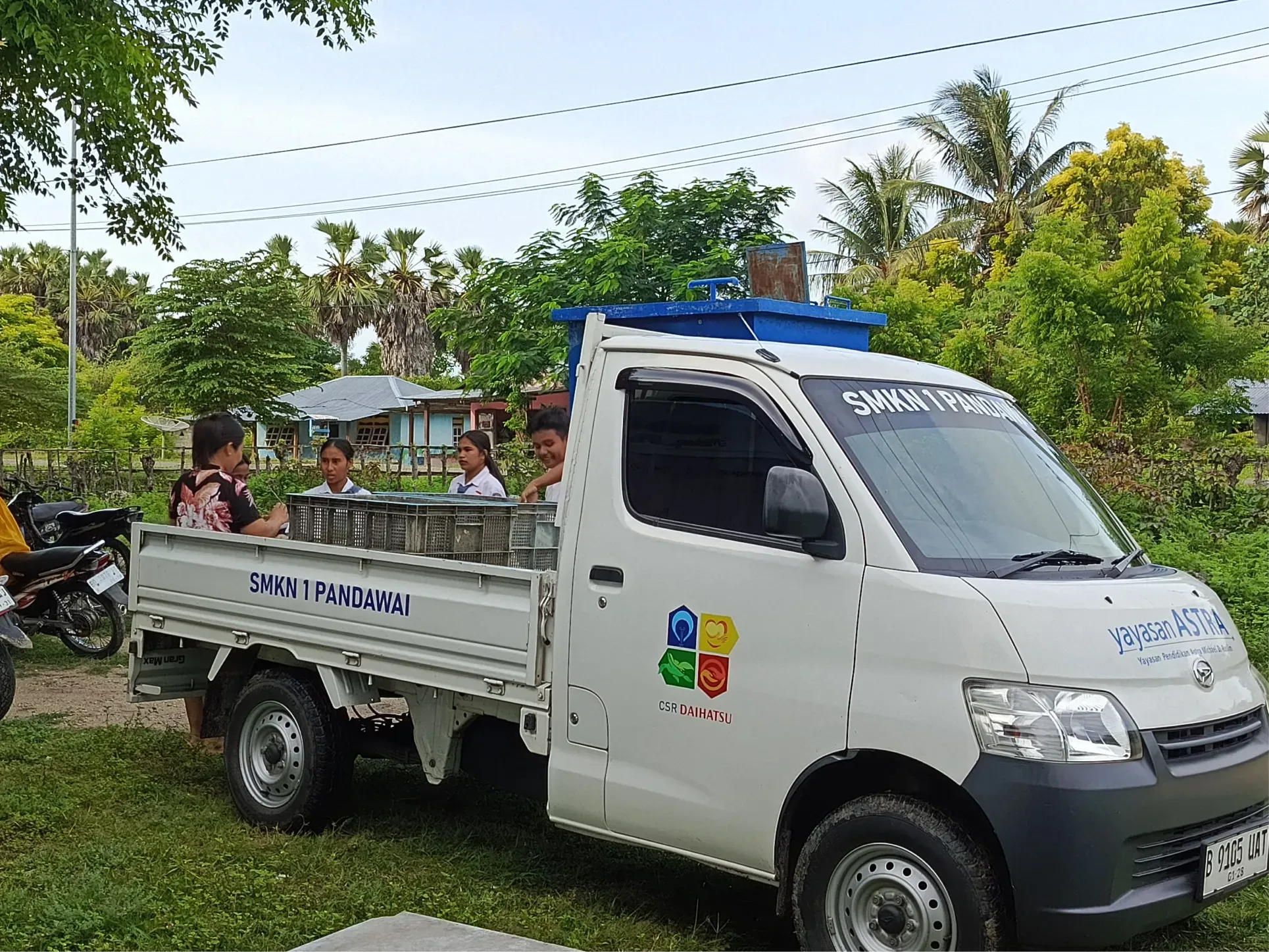 Daihatsu Gran Max Pick up Yang Didonasikan Pt Astra Daihatsu Motor Digunakan Sebagai Sarana Pendukung Kegiatan Praktik Siswa Smk Negeri 1 Pandawai, Sumba Timur 1