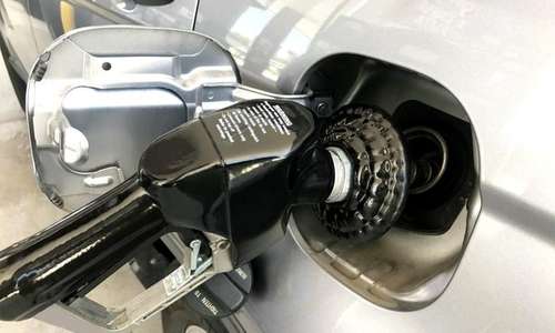 Penyebab Bau Bensin di Dalam Kabin Mobil, Jangan Diabaikan!