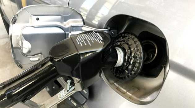 Penyebab Bau Bensin di Dalam Kabin Mobil, Jangan Diabaikan!