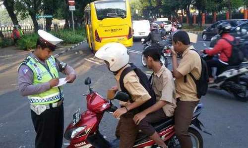 pelanggaran lalu lintas