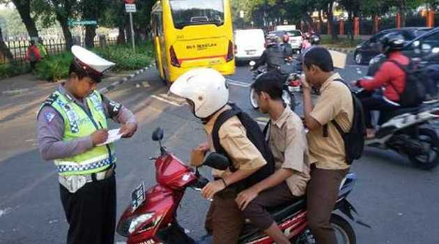 pelanggaran lalu lintas