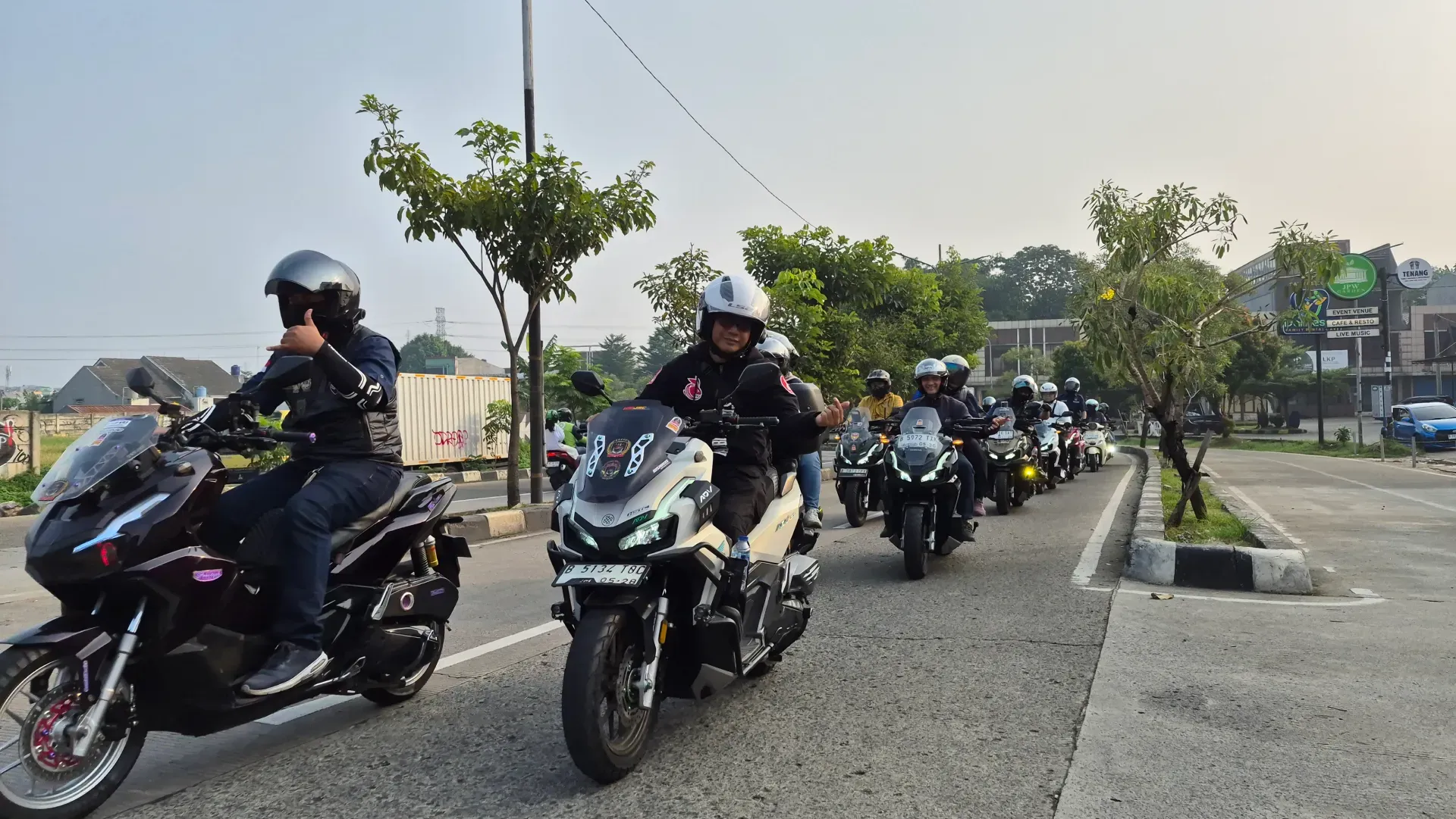 Konvoi Lintas Komunitas Daihatsu Dan Roda Dua Menuju Kumpul Sahabat Depok 1