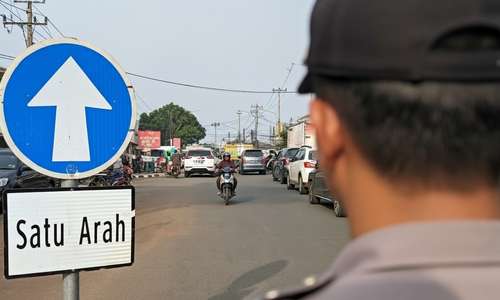 Melawan Arus Kena Tilang Berapa? Ini Denda dan Pasal yang Mengaturnya