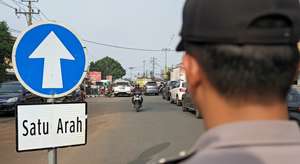 Melawan Arus Kena Tilang Berapa? Ini Denda dan Pasal yang Mengaturnya