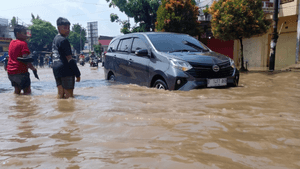 Seberapa Tinggi Genangan Air yang Aman Dilewati Mobil? Ini Panduannya