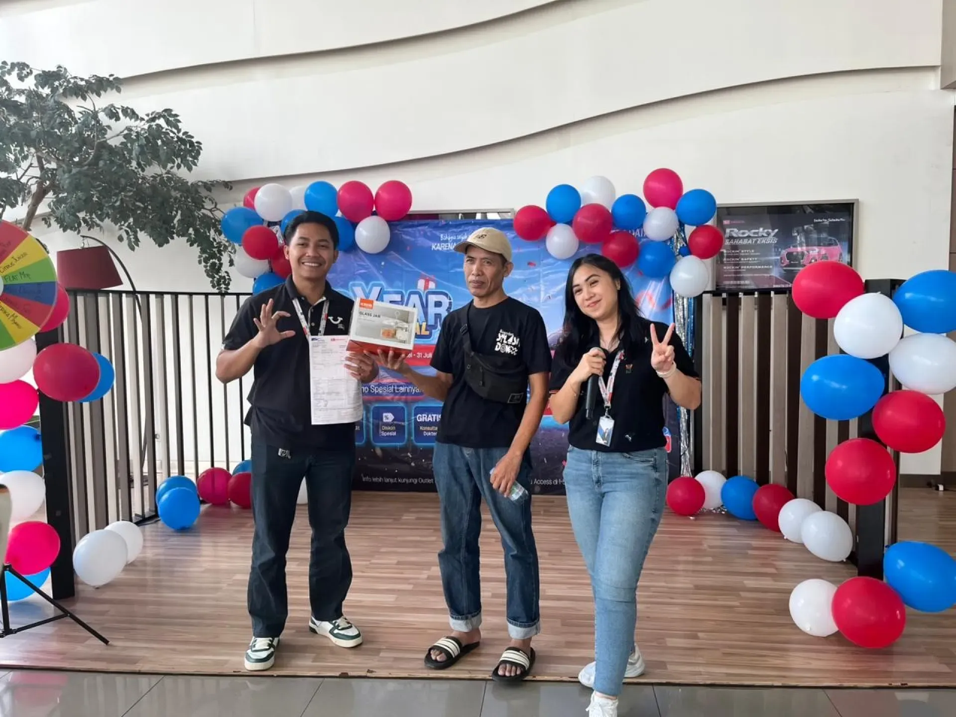 Salah Satu Pemenang Lucky Draw Di Acara Kumpul Sahabat Serentak 1