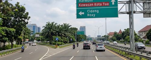 Rambu Petunjuk Di Pinggir Jalan Baa46e14b6