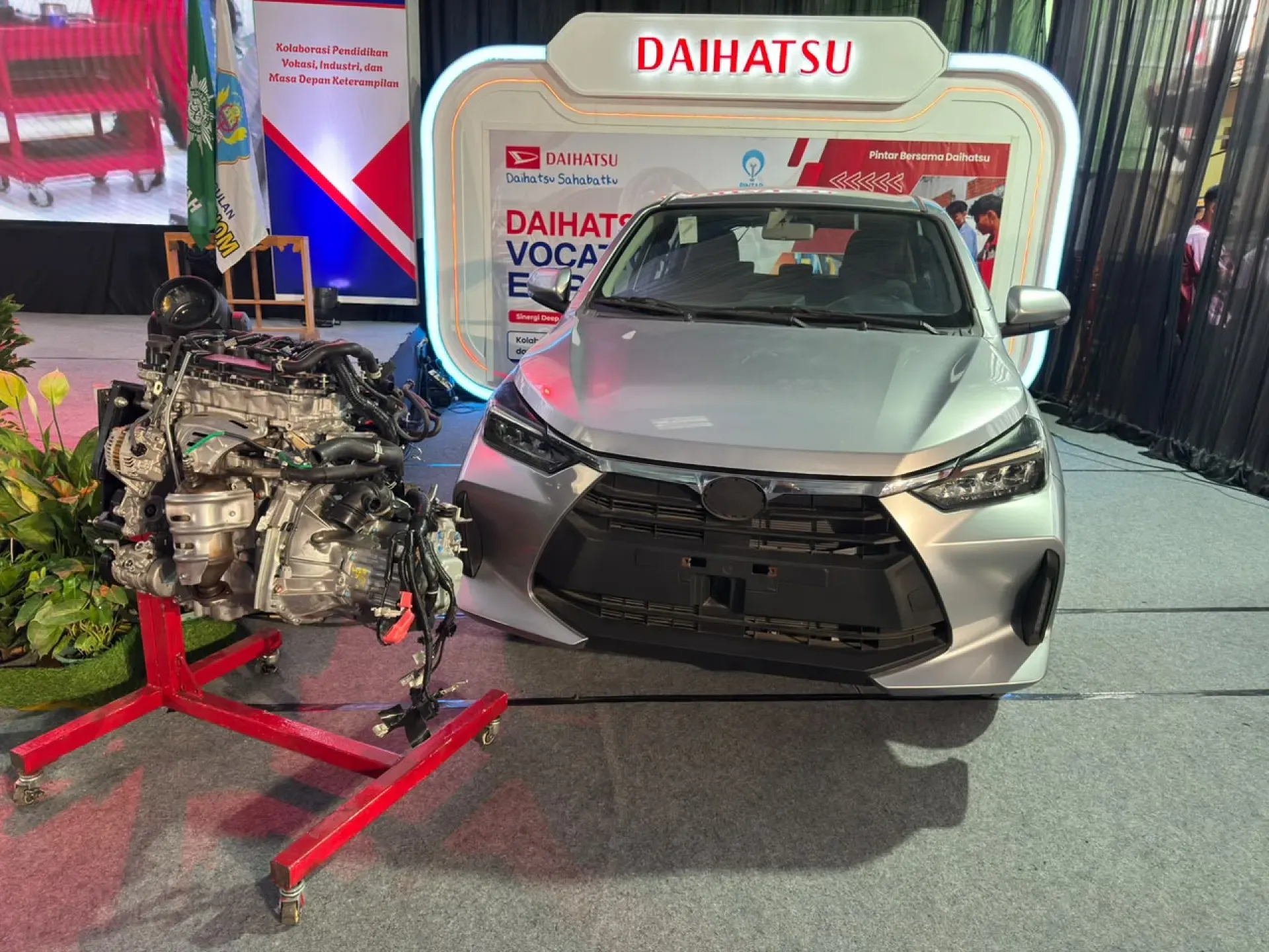 Donasi 14 Bodi & Mesin Daihatsu Sebagai Alat Praktik Pembelajaran Untuk 14 Smk Binaan Di Indonesia 1