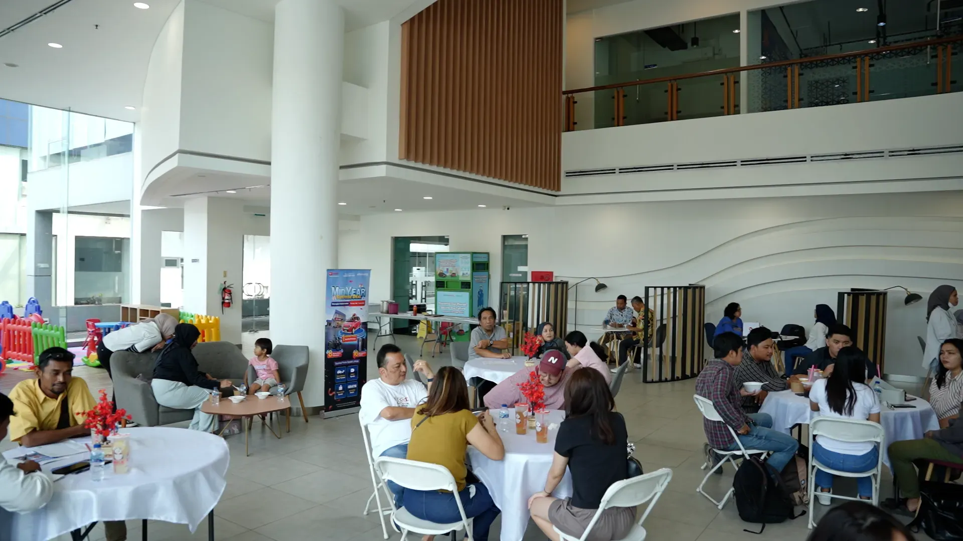 Suasana Salah Satu Outlet Daihatsu Pada Saat Kumpul Sahabat Serentak 1