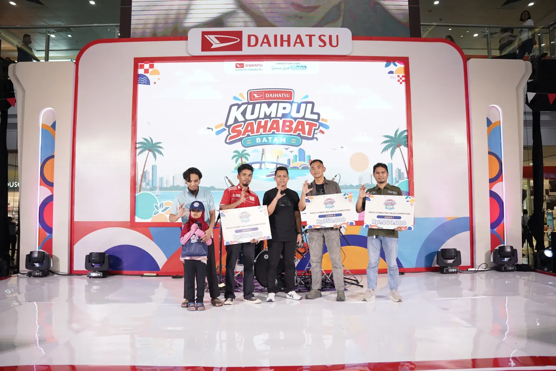 Para Pemenang Rocky Hybrid Test Drive Competition Di Daihatsu Kumpul Sahabat Batam 2026 1