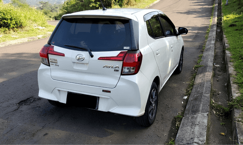 Tips Parkir Mobil Manual di Jalan Menanjak dengan Aman