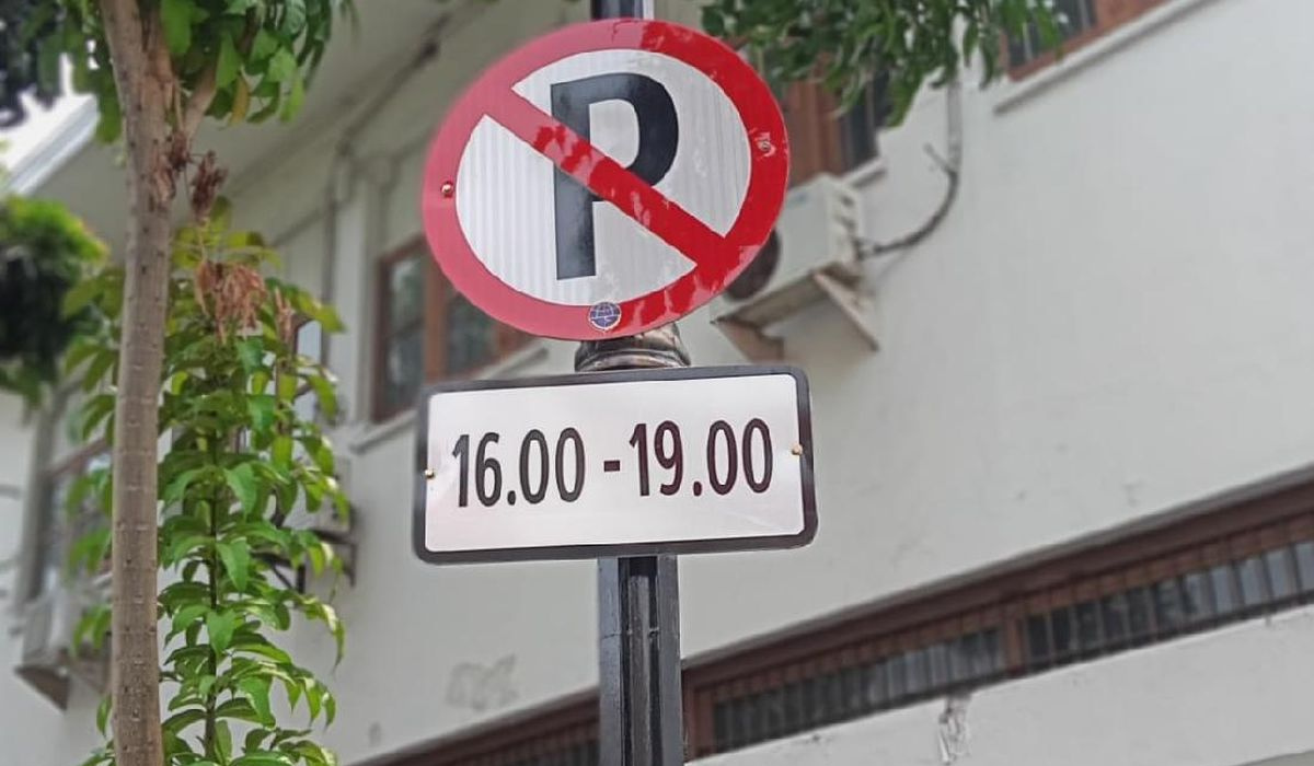 Dilarang Parkir Jam Tertentu
