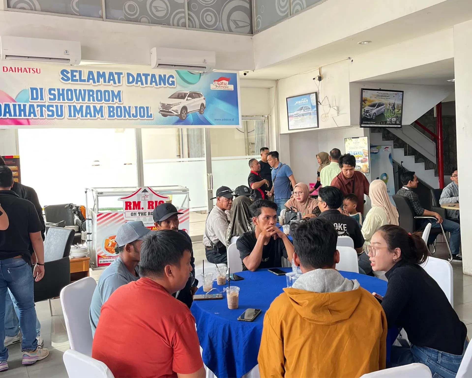 Suasana Kumpul Sahabat Serentak Di Salah Satu Outlet Astra Daihatsu 1