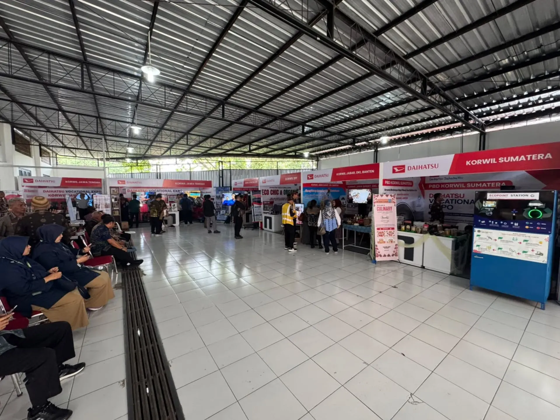Booth Koordinator Wilayah (korwil) Pintar Bersama Daihatsu Dari Berbagai Daerah Dalam Daihatsu Vocational Expo 2026 1