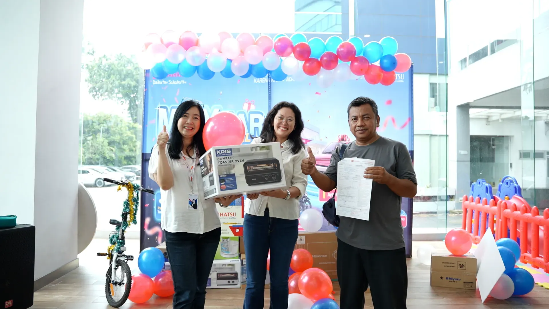 Salah Satu Pemenang Lucky Draw Oven Pada Kumpul Sahabat Serentak 1