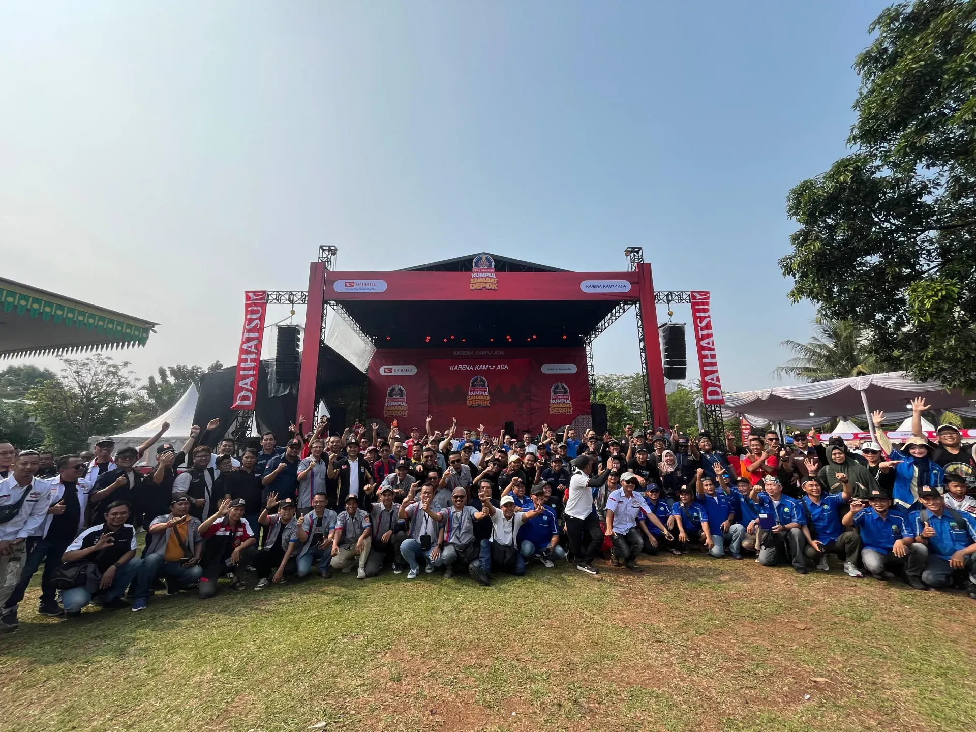21 Daihatsu Official Club Beserta Komunitas Roda Dua Berfoto Bersama Manajemen Daihatsu 1