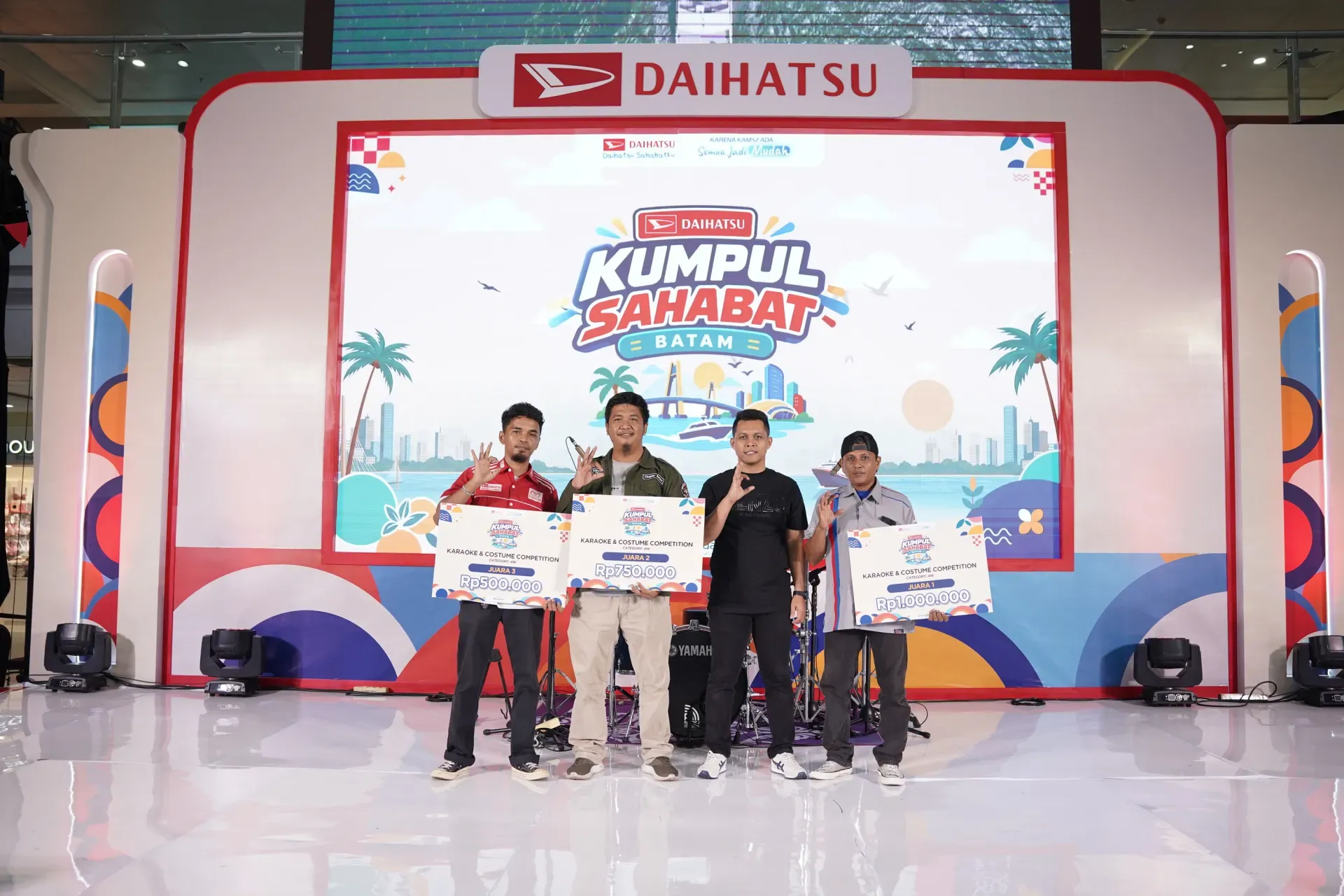 Para Pemenang Karaoke & Costume Competition Catergoty 4 W Community Di Daihatsu Kumpul Sahabat Batam 2026 1