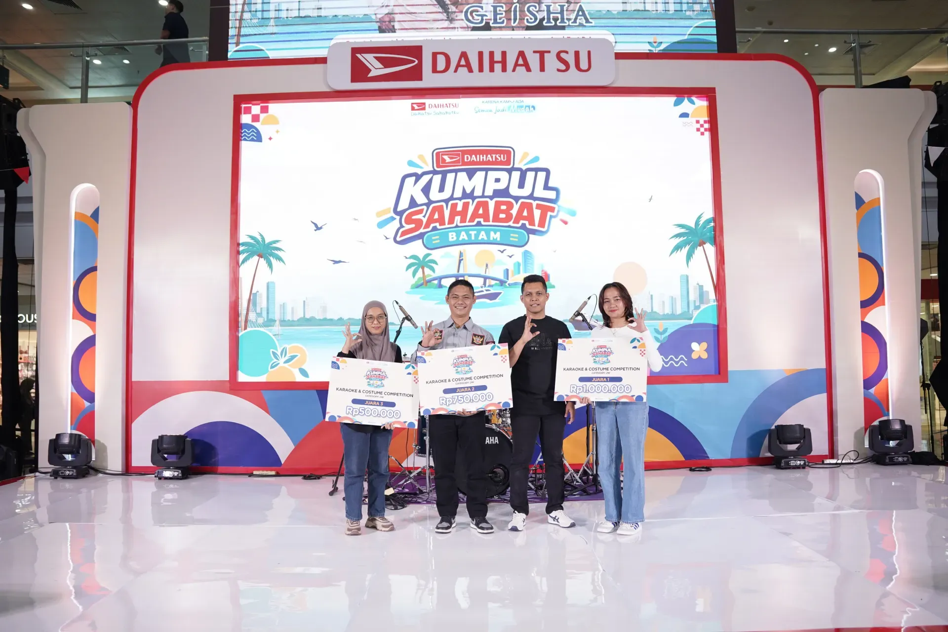 Para Pemenang Karaoke & Costume Competition Category 2 W Community Di Daihatsu Kumpul Sahabat Batam 2026 1